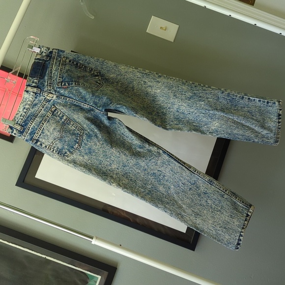 VTG acid wash Levis. Size 26-27. - Picture 3 of 4